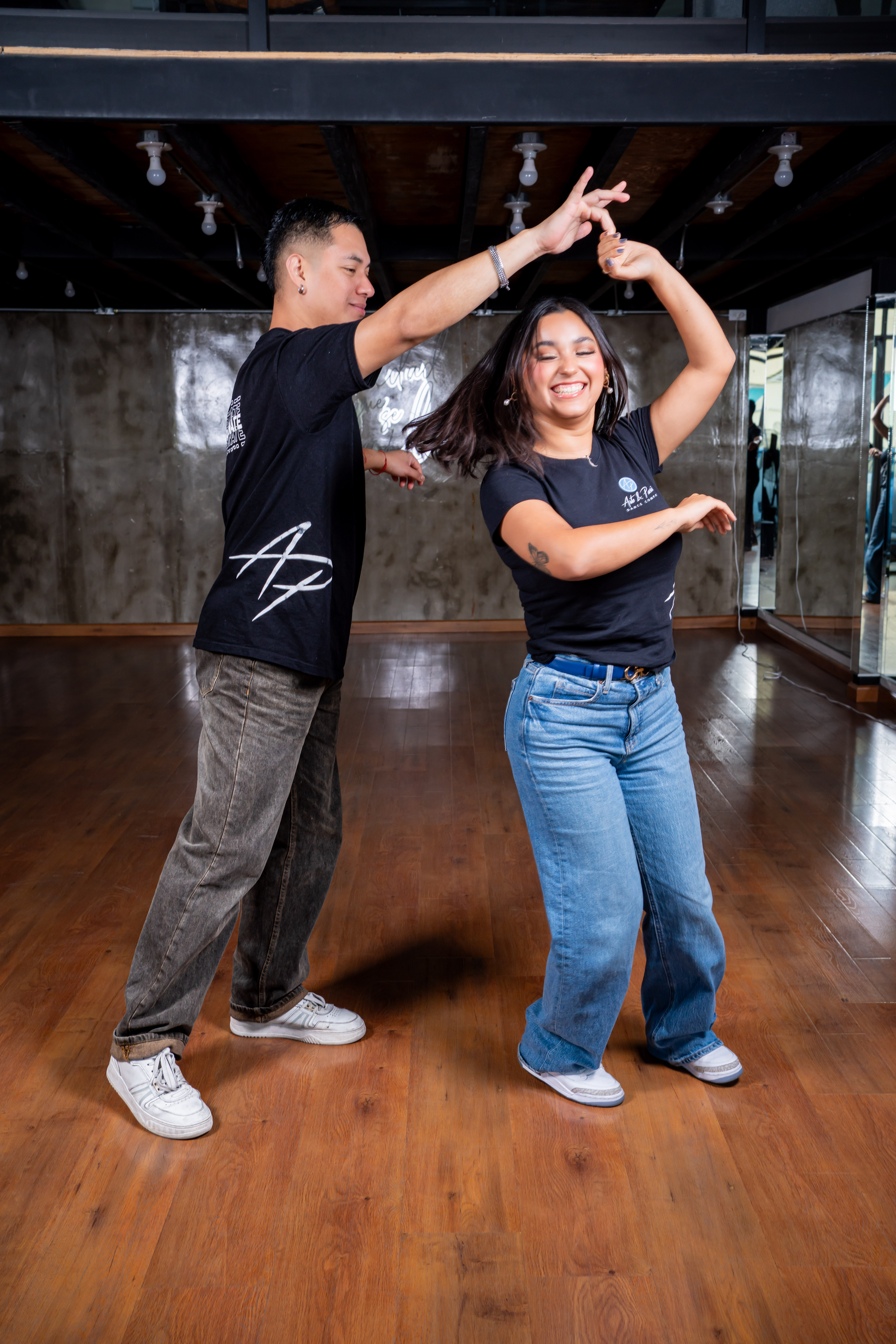 Bailarines de Arte y Pasión en clase